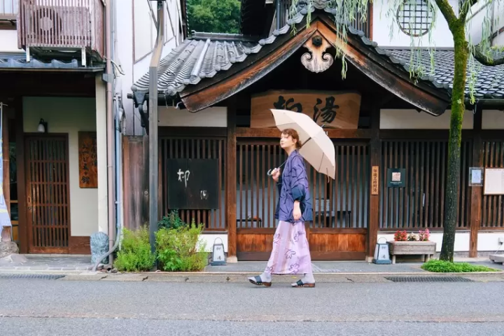 为了享受在城崎温泉的温泉巡游的乐趣,请拿到“梦波”一天的入浴券吧 