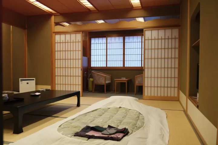 千年汤古万的传统榻榻米房间 