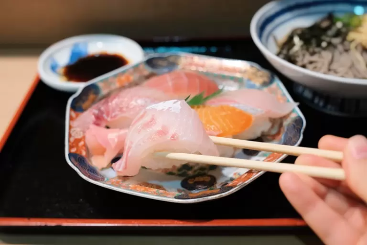 城崎温泉应该尝试的新鲜寿司请吃“助六寿司” 