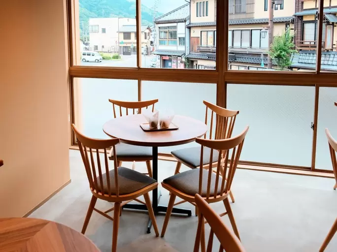 在那边等我乘坐的电车。 