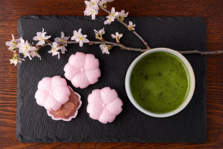 matcha tea and sakura monaka
