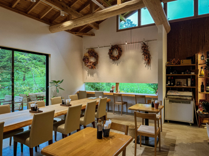 在北杜市八嶽山南麓，在匯集了嚴選當地特產的“千諾屋”，享受身心愉悅的時刻。