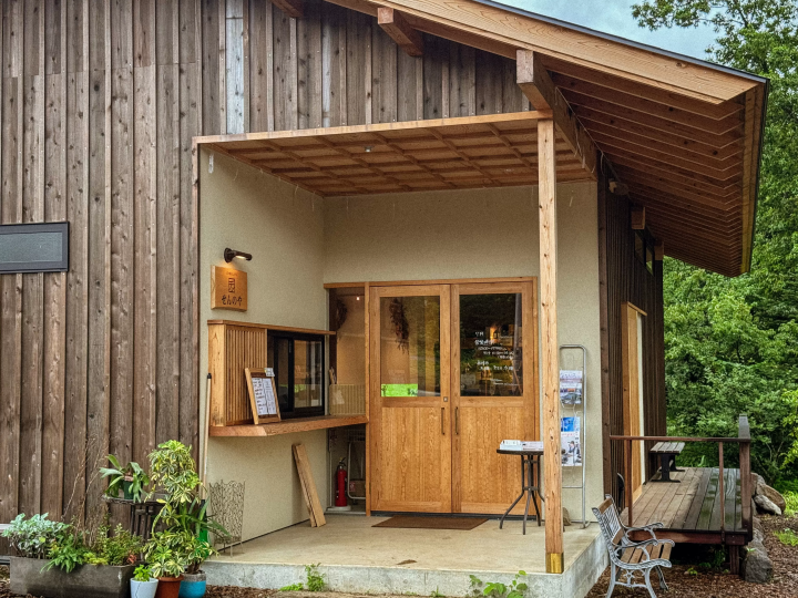 在北杜市八嶽山南麓，在匯集了嚴選當地特產的“千諾屋”，享受身心愉悅的時刻。