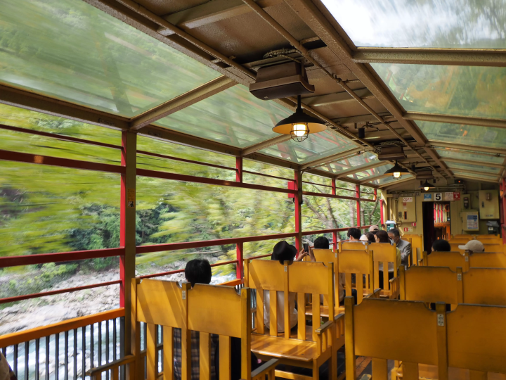 京都の絶景を走る嵯峨野トロッコ列車を、何倍も楽しむ方法とは？！ 物語を楽しむ旅へ