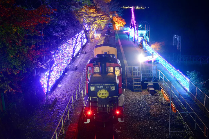 京都の絶景を走る嵯峨野トロッコ列車を、何倍も楽しむ方法とは？！ 物語を楽しむ旅へ