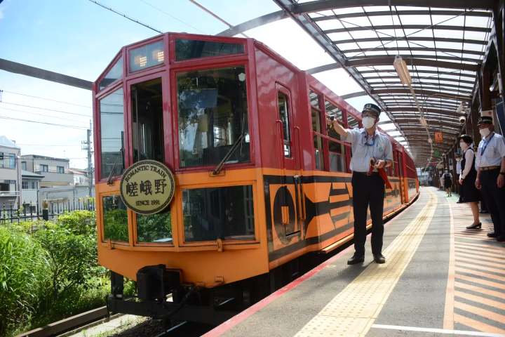 京都の絶景を走る嵯峨野トロッコ列車を、何倍も楽しむ方法とは？！ 物語を楽しむ旅へ