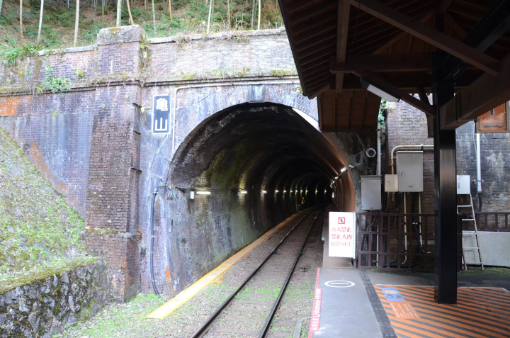 京都の絶景を走る嵯峨野トロッコ列車を、何倍も楽しむ方法とは？！ 物語を楽しむ旅へ