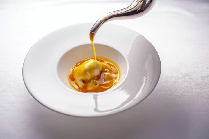 나토리 북부산 붉은 고기 멜론, 등미산의 패션 과일 등을 합친 바로 "이국적인"여름의 디저트입니다. 