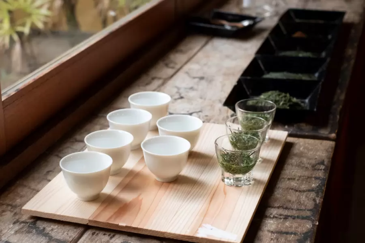 คอร์สตัวอย่าง: เพลิดเพลินกับชาจากเทือกเขาซูรูกาโนะ