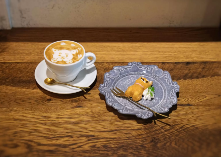 Shiba Inu-themed sweets and latte