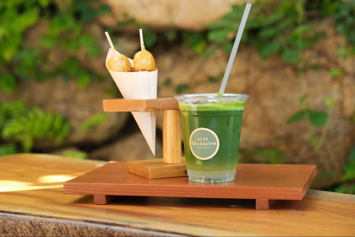 A café with a modern twist that serves matcha-based beverages