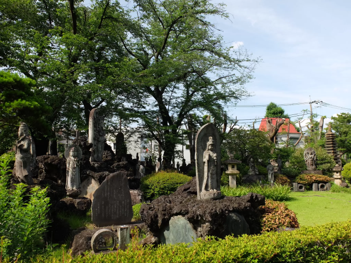 Discover 100 Kannon statues in Numabukuro, Nakano Ward, Tokyo. Travel through 100 years of history at "100 Kannon Meijiji Temple."