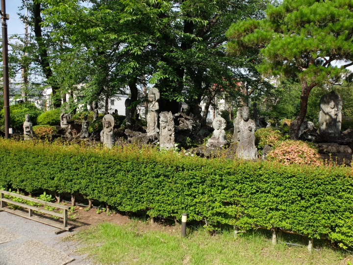 Discover 100 Kannon statues in Numabukuro, Nakano Ward, Tokyo. Travel through 100 years of history at "100 Kannon Meijiji Temple."