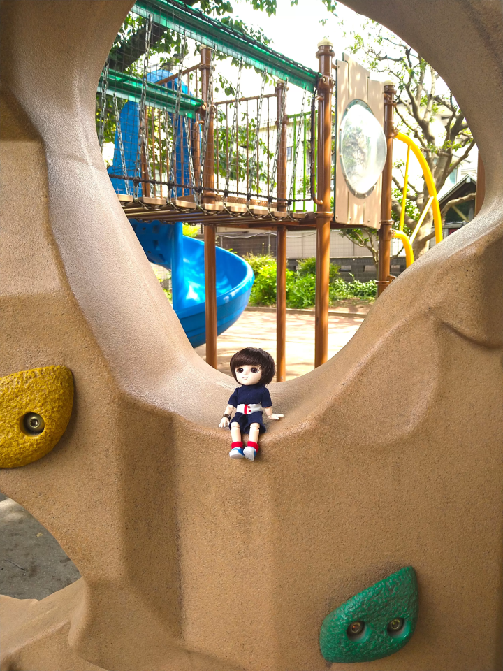 Have fun with the large playground equipment! We went to Shiroyama Park in Nakano, Tokyo