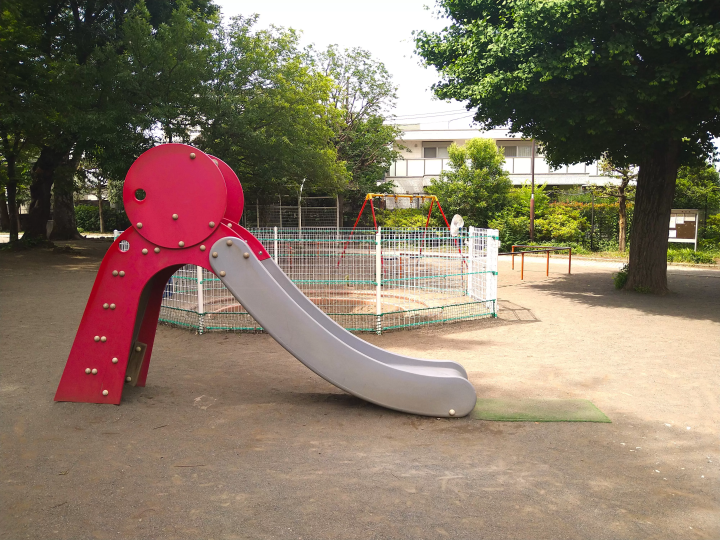 Have fun with the large playground equipment! We went to Shiroyama Park in Nakano, Tokyo