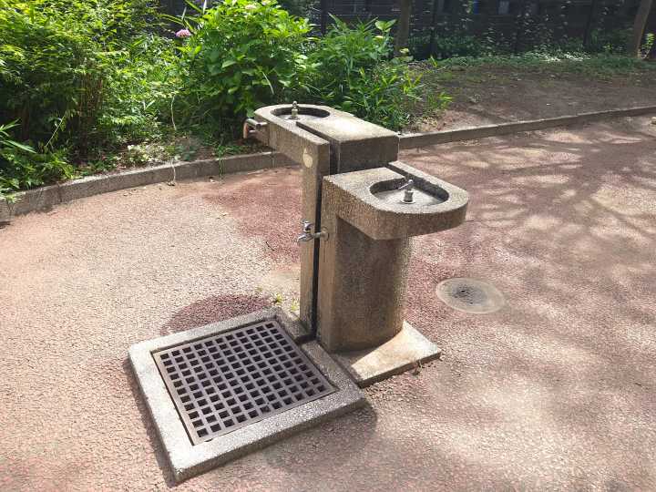Have fun with the large playground equipment! We went to Shiroyama Park in Nakano, Tokyo