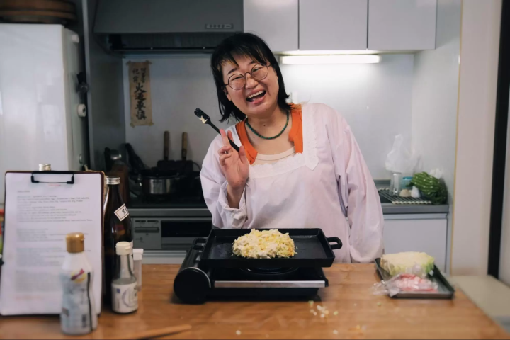 有魅力的稻垣陽子教給我們當地料理的製作方法。