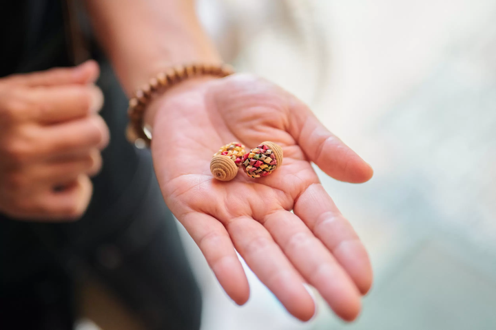 本物のどんぐりの“帽子”を使用した『麦わらどんぐり』