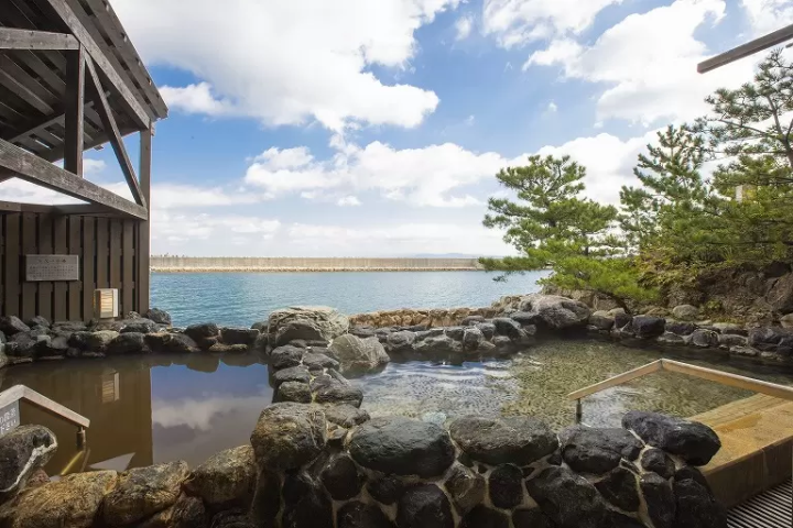 ▲Open-air bath at the hotel