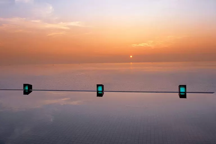 Sumoto Castle Town and its hot spring resort along the sea. How to enjoy Sumoto in Awaji Island.