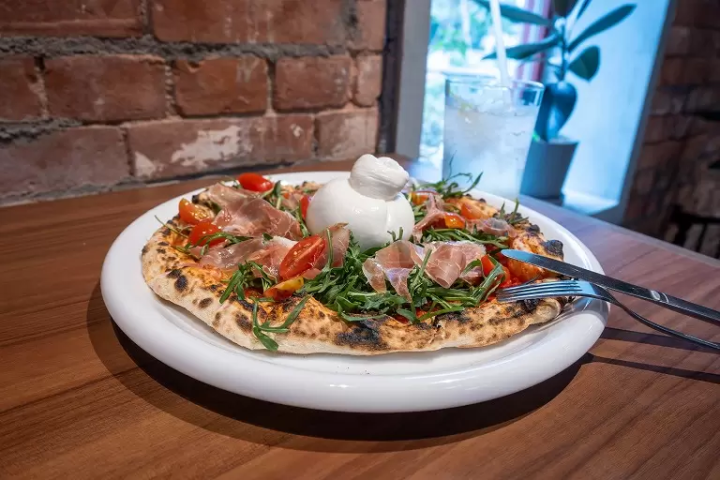 ▲피자의 한가운데에 올라가 있는 것이 손수 만들기 치즈.우유의 맛이 상쾌하다!