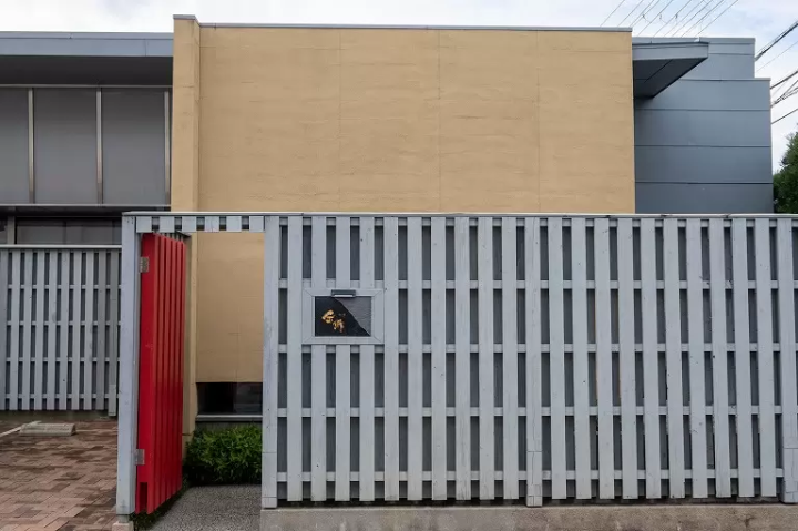 ▲“아와지섬산 식재료 조건 선언점”의 킨스시(Kinzushi)의 외관 