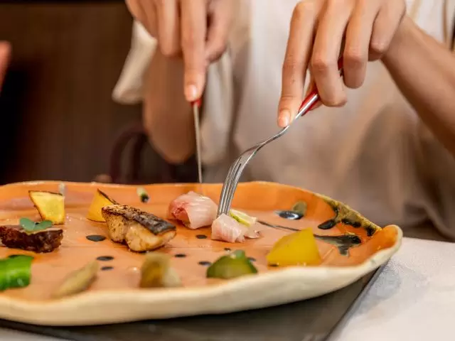 Experience the life of a Heian princess! Tour with dressing in a 12-layered kimono and a local French lunch