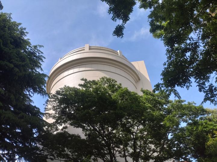 支撑城镇的形状奇特的巨大建筑物【旧直方水塔】