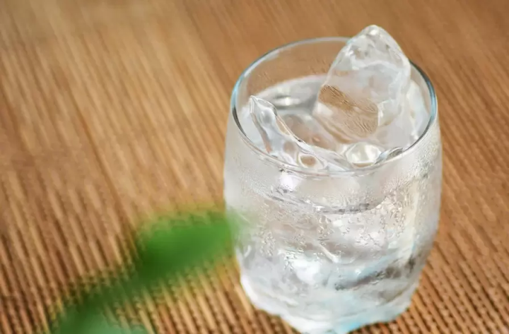 Relax with Herbal ice and Sake