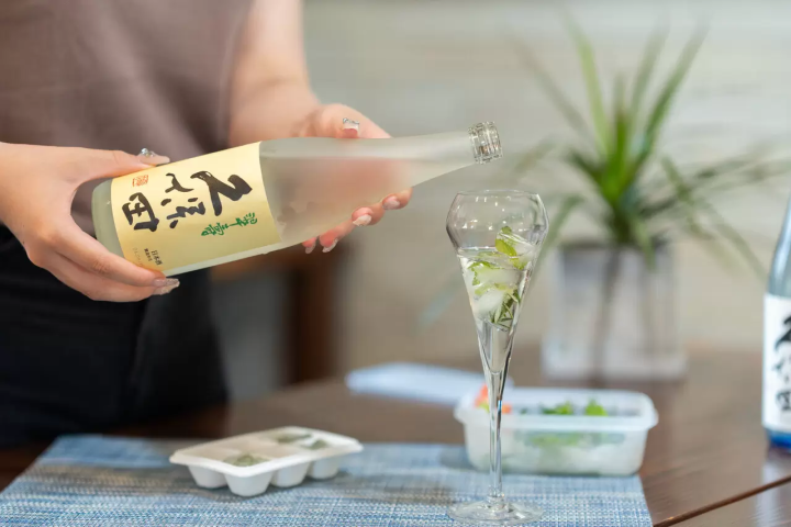 Relax with Herbal ice and Sake