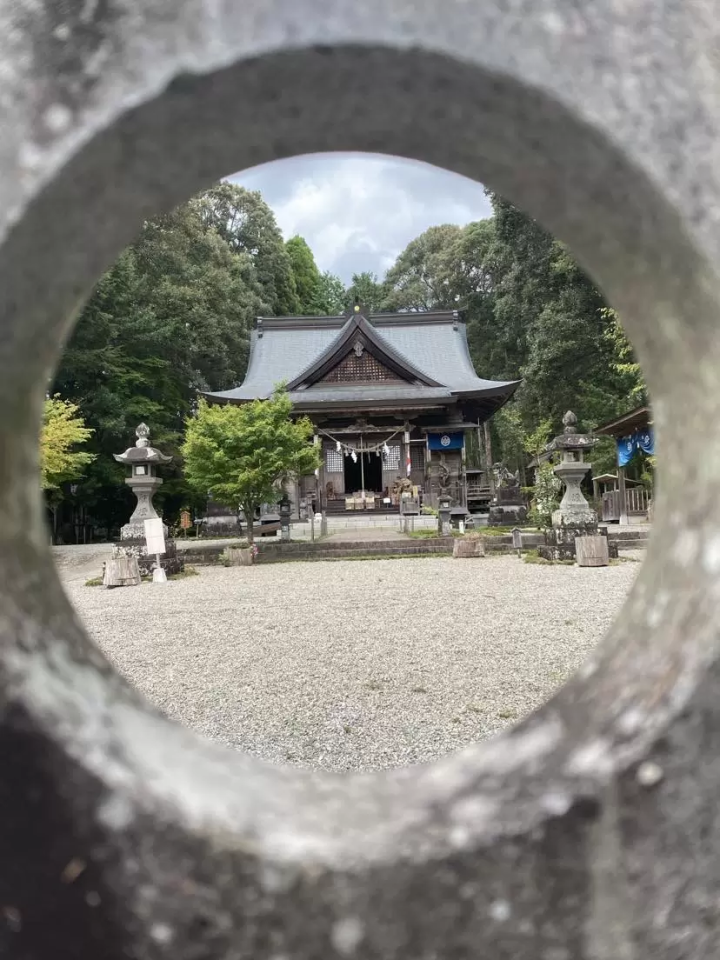 จุดโชคดีและเป็นประโยชน์ในฮิโตโยชิ คุมะ