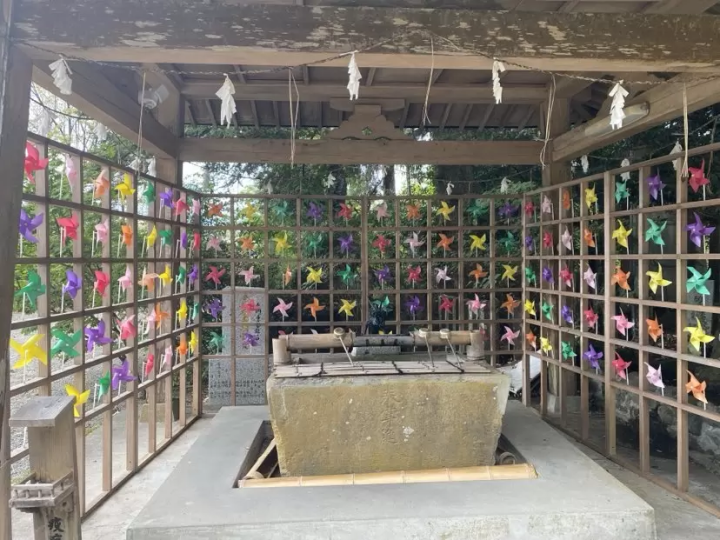 จุดโชคดีและเป็นประโยชน์ในฮิโตโยชิ คุมะ