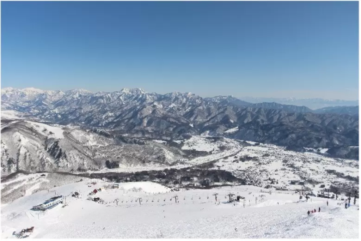 【長野県 白馬村】極上の冬景色、スノーアクティビティを堪能する白馬での贅沢リゾート旅
