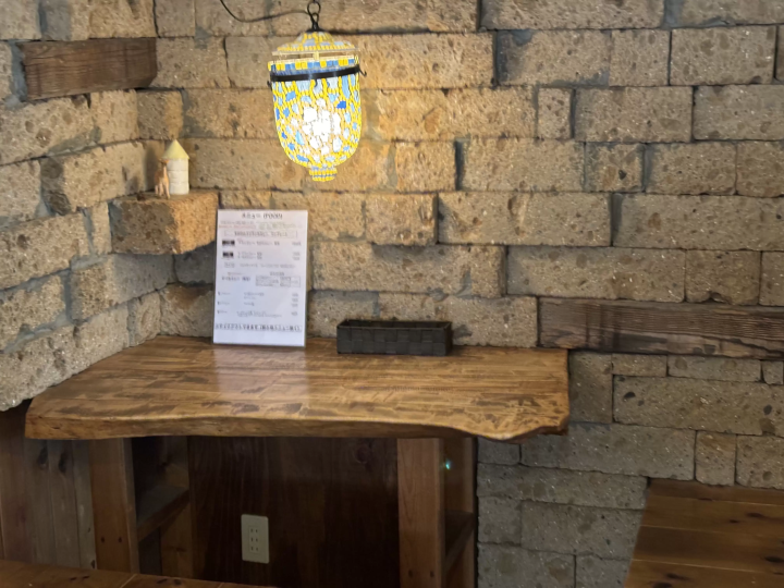 (멋진 램프에 비추어 조용히 말할 수 있는 2인석) 