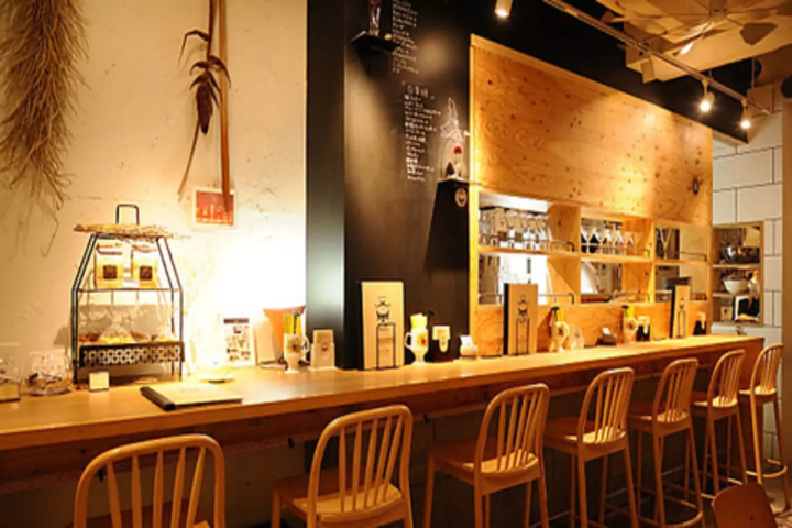 池袋のカフェ10選! 昭和レトロからフクロウカフェまでインスタ映えするスポットをご紹介