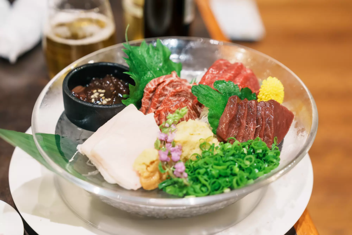 basashi horse meat dish
