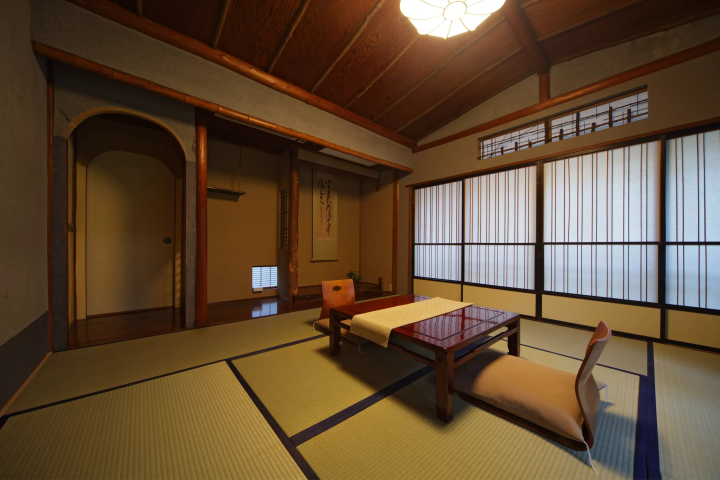~Luxury woven together by history and nature~ Rent the Futaba Kappo Ryokan exclusively and enjoy blissful times enjoying Japanese traditions at this cultural property inn.