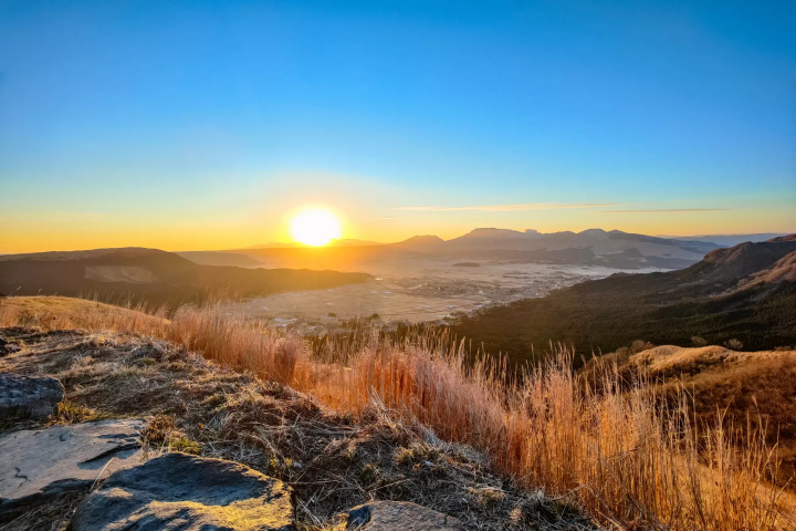 คำอธิบายเกี่ยวกับสภาพอากาศที่คุมะโมโตะ! ลักษณะตามฤดูกาลและสถานที่ท่องเที่ยวที่ดีที่สุด