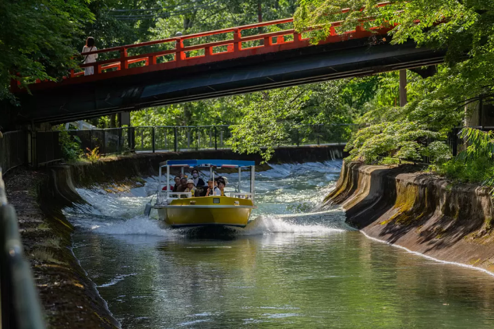 [Special invitation for foreign tourists!] The Lake Biwa Canal Cruise Multilingual Audio Guide Monitor Boarding