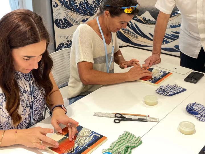 観光庁「特別な体験」すみだ北斎美術館の貸切鑑賞をした後、からくり 浮世絵屏風作り体験、江戸前寿司、お抹茶を堪能する特別体験