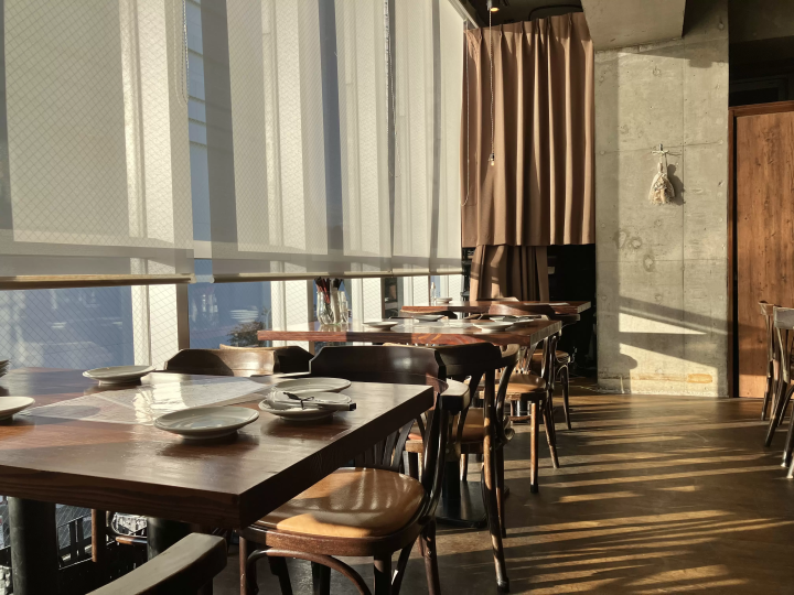 มีสไตล์แบบสบายๆ และเป็นผู้ใหญ่ขึ้นอีกเล็กน้อย อาหารฝรั่งเศสรสเลิศที่ "Bistro Mura"