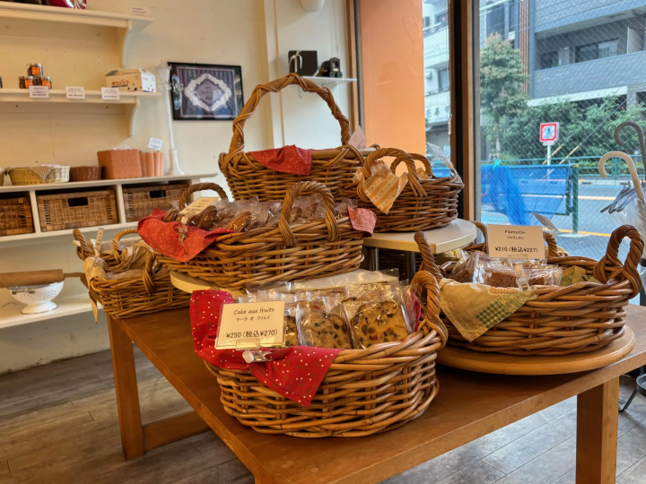 ร้านขนมฝรั่งเศสชื่อดัง "Patisserie L'abricotier"