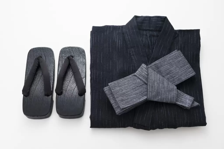 How To Put On A Yukata By Yourself (Men's Edition)