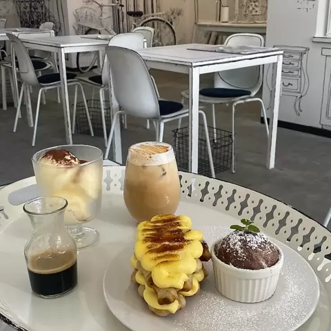 Osaka Cafes: 10 Stylish Coffee Shops in Umeda