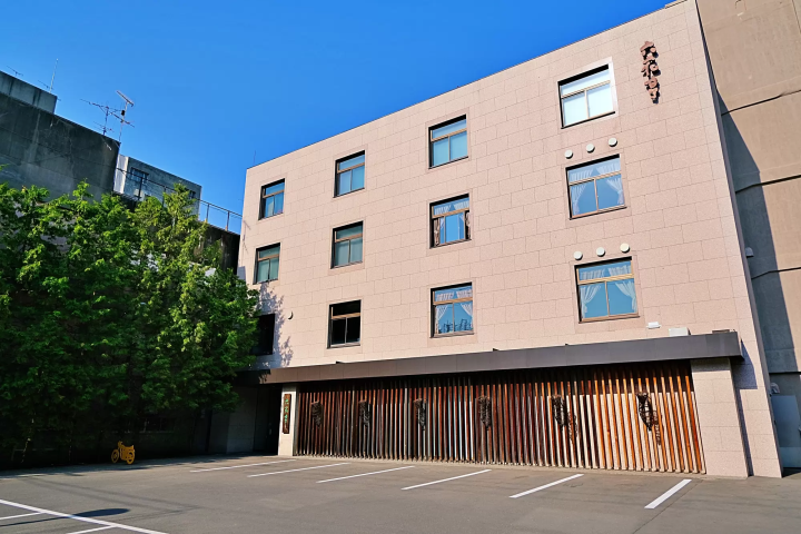 Rokkatei Confectionery and Stores: Popular Sweet Treats from Hokkaido