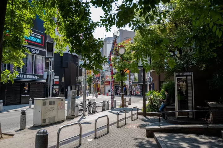 Great Amerikamura Experience with Takoyaki and Beer in Sankaku Koen!