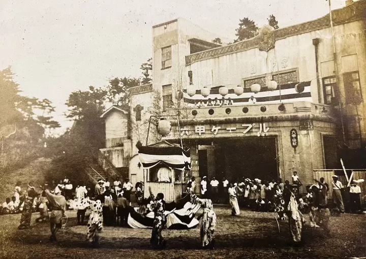 Climbing Up Kobe's Mount Rokko with a Cable Car with a 90-year History