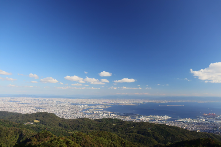 30 Minutes Away from Kobe. Spending an Afternoon at a Museum and Botanical Garden where you can Feel the Nature