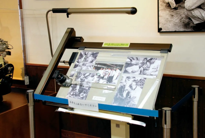 The drafting table that he loved to use is also placed here, and it is said that he used to draw pictures on it in his later years. 