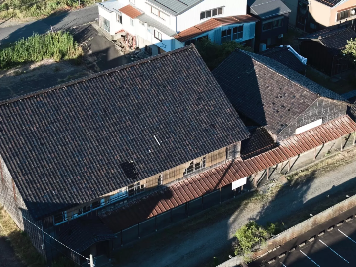 [สึบาเมะ-ซันโจ เมืองแห่งช่างฝีมือ] สะสมประสบการณ์และความเชื่อมโยงที่เกิดจากโกดัง และเผยแพร่เสน่ห์ของการผลิตไปทั่วโลก